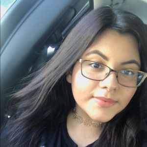 Meet your Posher, Estela